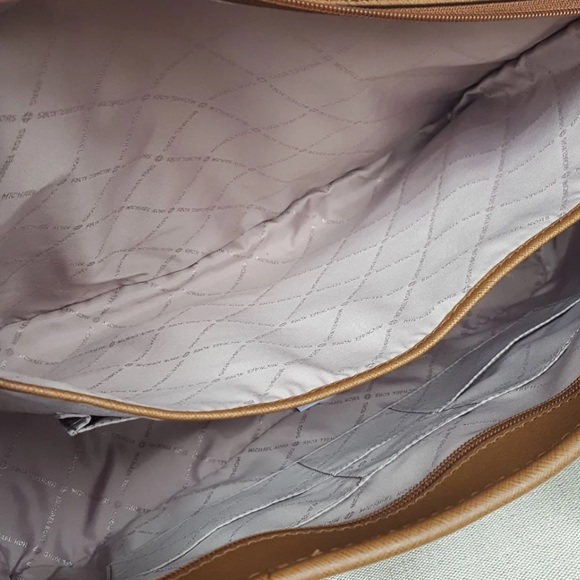 Gaby’sBags 💕-NWT Michael Kors Large Laptop Tote - Picture 5 of 5